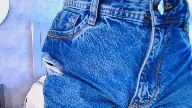 karla-ruiz online show from November 9, 2025, 7:01 pm