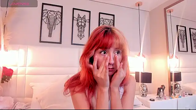 dafnne hall online show from October 19, 2025, 12:28 pm