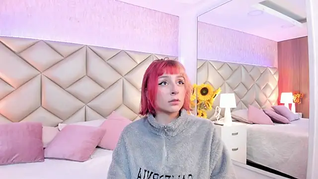 dafnne hall online show from December 4, 2025, 4:22 am