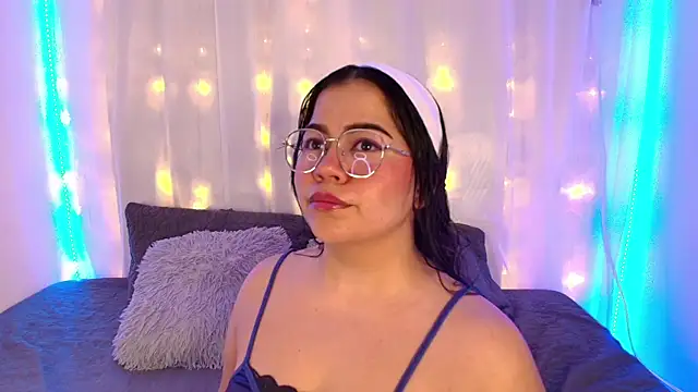 Snapshot of LilyRousee chatting on November 12, 2025, 1:06 am LilyRousee online show from November 12, 2025, 1:06 am