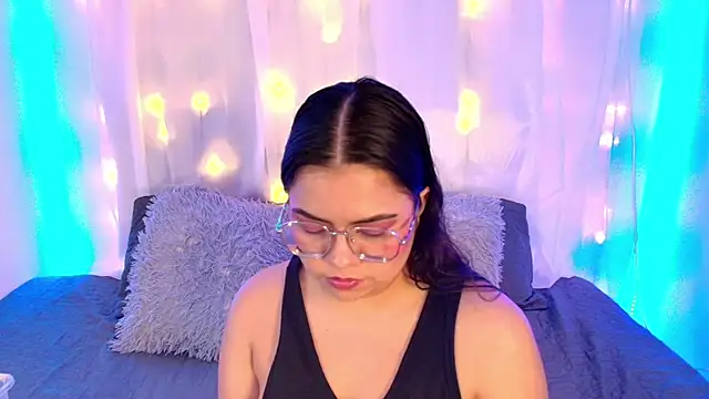 Snapshot of LilyRousee chatting on November 21, 2025, 12:54 am LilyRousee online show from November 21, 2025, 12:54 am