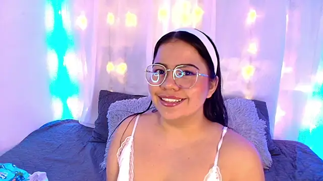 Snapshot of LilyRousee chatting on November 25, 2025, 5:35 pm LilyRousee online show from November 25, 2025, 5:35 pm