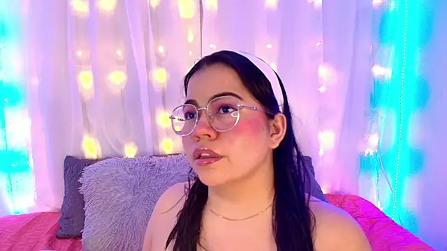 Snapshot of LilyRousee chatting on December 17, 2025, 1:44 am LilyRousee online show from December 17, 2025, 1:44 am