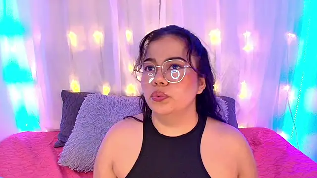 Snapshot of LilyRousee chatting on December 19, 2025, 12:06 am LilyRousee online show from December 19, 2025, 12:06 am