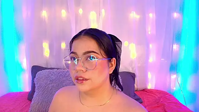 Snapshot of LilyRousee chatting on December 19, 2025, 6:04 pm LilyRousee online show from December 19, 2025, 6:04 pm