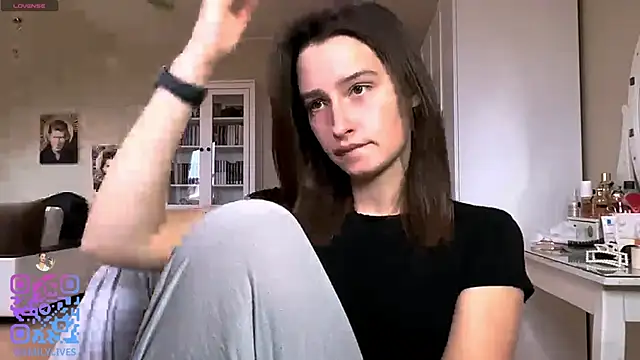 DarlineBrustera online show from March 20, 2026, 2:11 pm