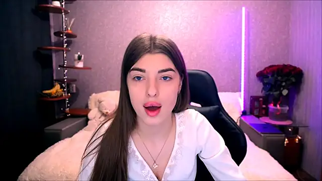 Dianaa Lee0 online show from December 2, 2025, 8:15 pm