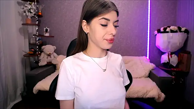 Snapshot of Dianaa_Lee0 chatting on February 17, 2026, 3:51 pm Dianaa Lee0 online show from February 17, 2026, 3:51 pm