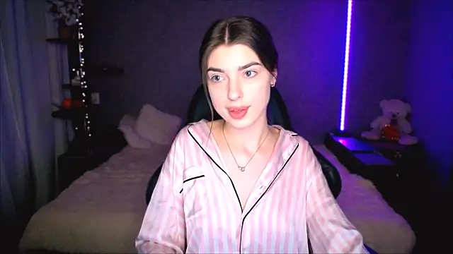 Snapshot of Dianaa_Lee0 chatting on April 8, 2026, 9:48 pm Dianaa Lee0 online show from April 8, 2026, 9:48 pm