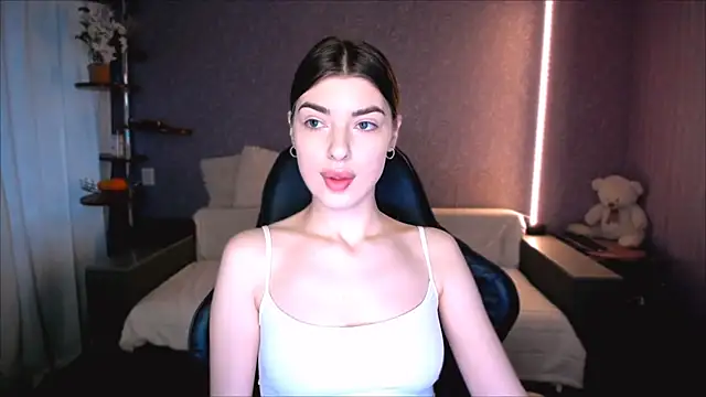 Snapshot of Dianaa_Lee0 chatting on June 1, 2026, 1:13 pm Dianaa Lee0 online show from June 1, 2026, 1:13 pm