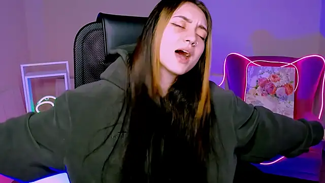 Snapshot of olivianorton chatting on November 1, 2025, 1:02 pm olivianorton online show from November 1, 2025, 1:02 pm