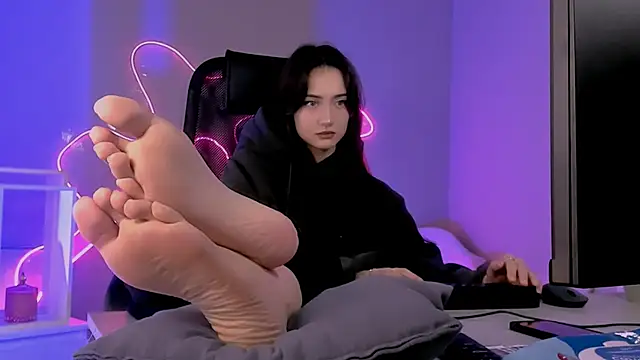 Snapshot of olivianorton chatting on February 5, 2026, 9:36 am olivianorton online show from February 5, 2026, 9:36 am