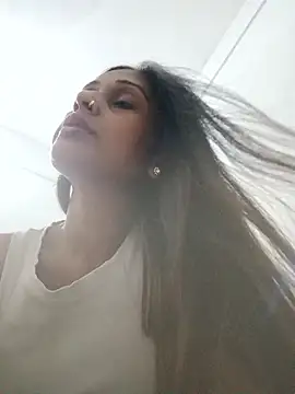 hotshreya69 online show from October 25, 2025, 4:35 pm