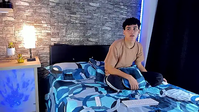 Snapshot of Theimperialboys_ chatting on January 14, 2026, 12:16 am Theimperialboys online show from January 14, 2026, 12:16 am