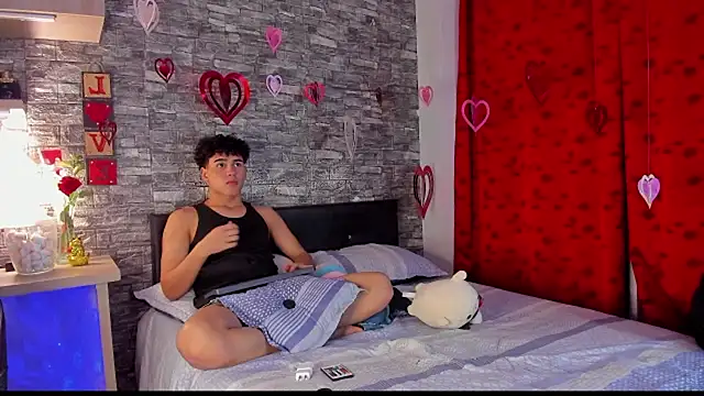 Snapshot of Theimperialboys_ chatting on February 17, 2026, 1:24 am Theimperialboys online show from February 17, 2026, 1:24 am