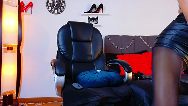 Snapshot of JadeClifford chatting on November 20, 2025, 8:30 pm JadeClifford online show from November 20, 2025, 8:30 pm