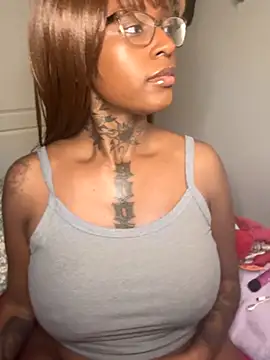 Snapshot of MistiSavannah chatting on November 19, 2025, 2:11 am MistiSavannah online show from November 19, 2025, 2:11 am