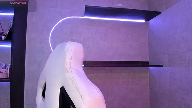 RenataLeclair online show from October 8, 2025, 4:04 pm