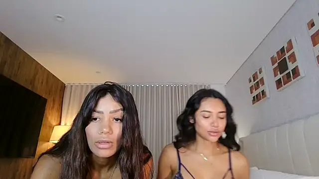 Snapshot of Sarajames chatting on April 19, 2026, 12:59 pm Sarajames online show from April 19, 2026, 12:59 pm