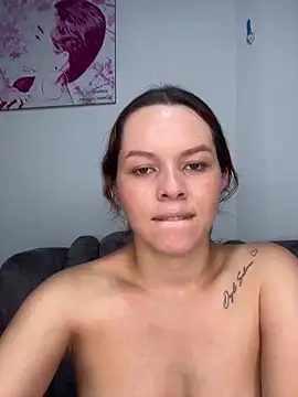 miacarrot online show from April 14, 2026, 3:34 am
