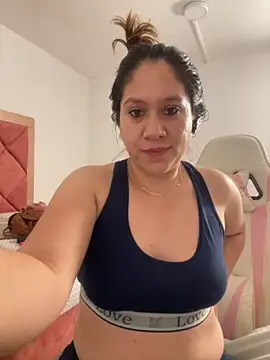 emma hot2006 online show from November 24, 2025, 5:45 pm