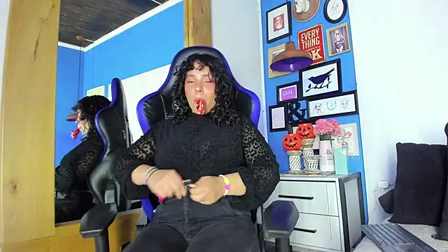 Snapshot of Kyes_Dreams3 chatting on October 28, 2025, 4:05 am Kyes Dreams3 online show from October 28, 2025, 4:05 am