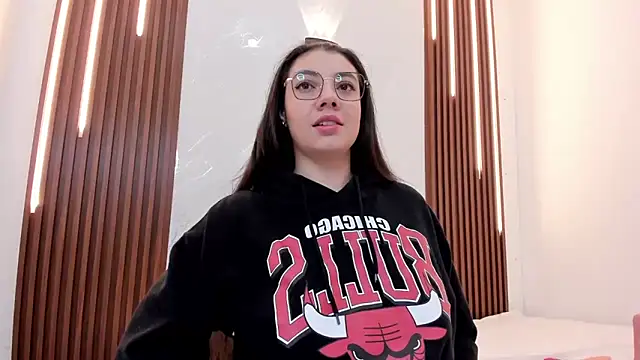 CarolinaMejia online show from October 16, 2025, 10:16 am