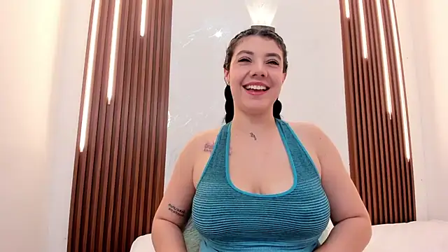 CarolinaMejia online show from December 16, 2025, 5:18 pm