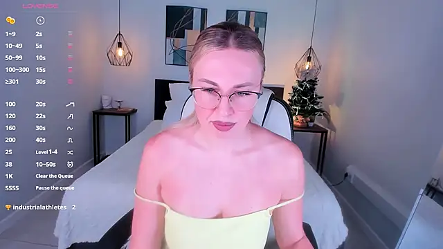 Lexi terele online show from December 15, 2025, 6:39 am