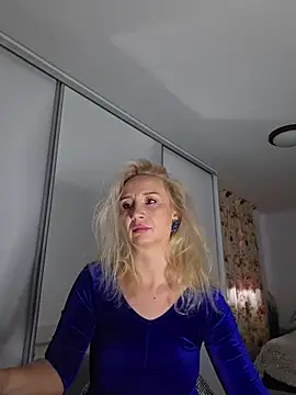 merlyn4 online show from November 15, 2025, 8:33 am