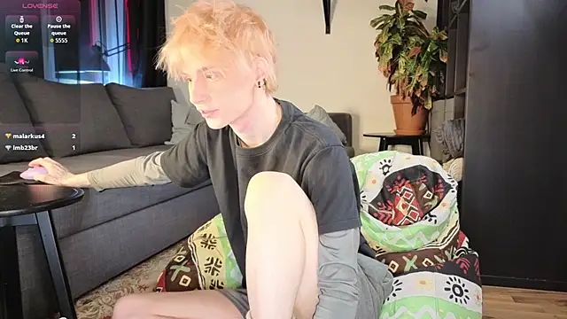 Snapshot of Your_avatar chatting on February 22, 2026, 10:08 pm Your avatar online show from February 22, 2026, 10:08 pm