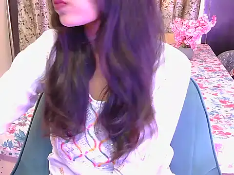 Snapshot of hoty-priya chatting on December 19, 2025, 4:41 am hoty-priya online show from December 19, 2025, 4:41 am