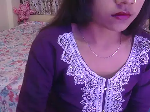 Snapshot of hoty-priya chatting on February 8, 2026, 4:38 am hoty-priya online show from February 8, 2026, 4:38 am