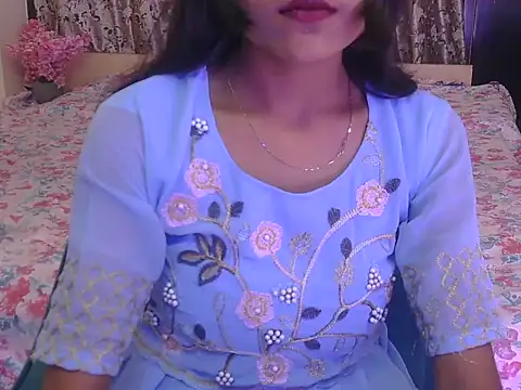 Snapshot of hoty-priya chatting on February 12, 2026, 4:40 am hoty-priya online show from February 12, 2026, 4:40 am