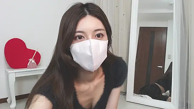 MOMO momo xoxo online show from October 6, 2025, 1:08 pm