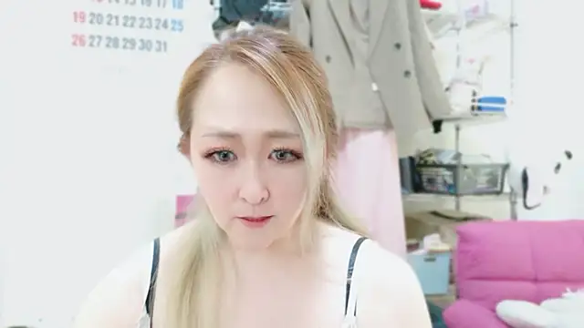 Snapshot of YUIKOxx chatting on October 17, 2025, 5:43 am YUIKOxx online show from October 17, 2025, 5:43 am