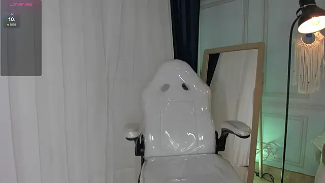 Snapshot of Doll_Isa_ chatting on December 4, 2025, 6:38 pm Doll Isa online show from December 4, 2025, 6:38 pm