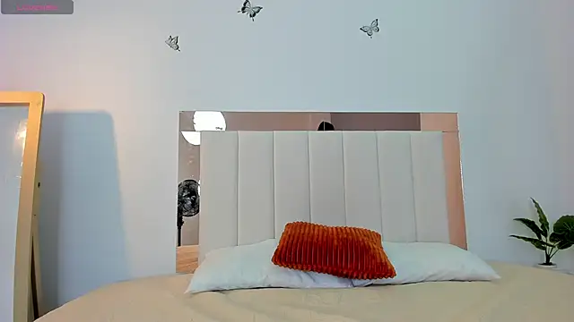 Snapshot of Doll_Isa_ chatting on January 14, 2026, 6:35 pm Doll Isa online show from January 14, 2026, 6:35 pm