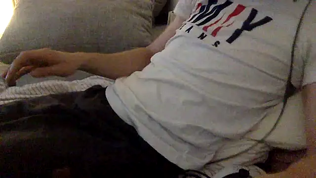 Snapshot of Breezydicksn chatting on November 4, 2025, 5:56 pm Breezydicksn online show from November 4, 2025, 5:56 pm