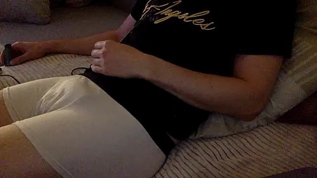 Snapshot of Breezydicksn chatting on November 19, 2025, 6:30 pm Breezydicksn online show from November 19, 2025, 6:30 pm