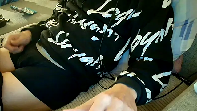 Snapshot of Breezydicksn chatting on December 2, 2025, 10:05 pm Breezydicksn online show from December 2, 2025, 10:05 pm