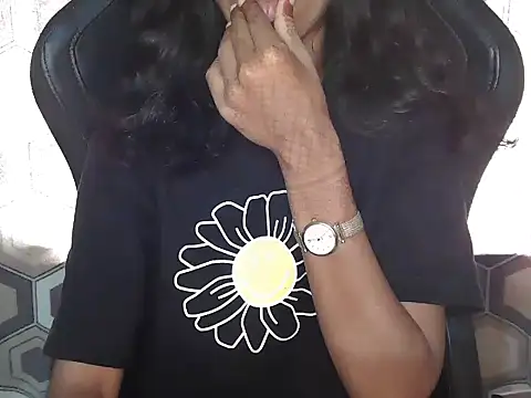 Snapshot of Richa_Patel chatting on November 6, 2025, 11:33 am Richa Patel online show from November 6, 2025, 11:33 am