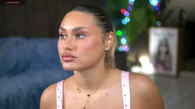 KayaAzur online show from November 10, 2025, 5:50 am