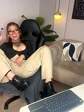 dreamleah  online show from September 22, 2025, 5:53 am