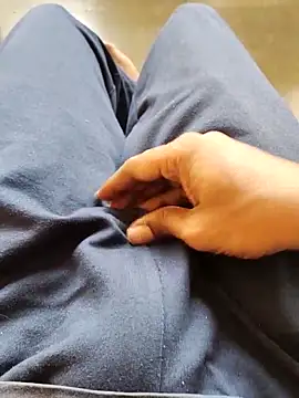 Snapshot of slim-uncut chatting on March 1, 2026, 7:43 am slim-uncut online show from March 1, 2026, 7:43 am