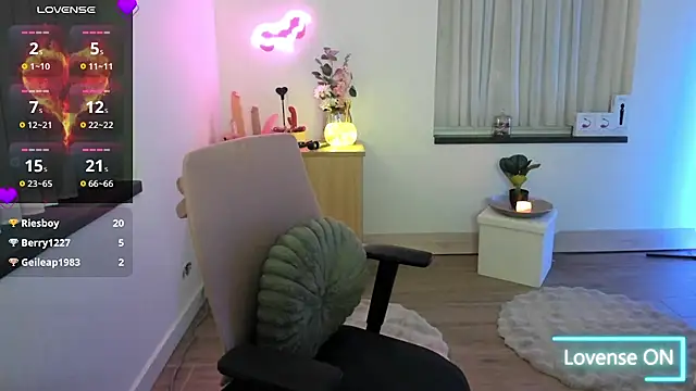 Miss Lucifer6 online show from April 16, 2026, 9:39 pm