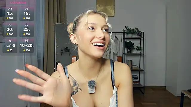 Snapshot of FaaBinaa chatting on December 22, 2025, 8:11 am FaaBinaa online show from December 22, 2025, 8:11 am