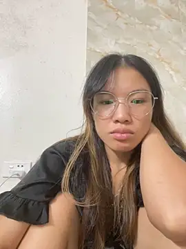 QueenLink online show from September 25, 2025, 5:49 pm