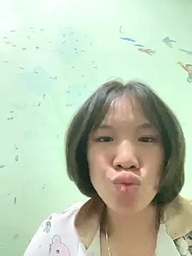 QueenLink online show from November 5, 2025, 5:46 pm