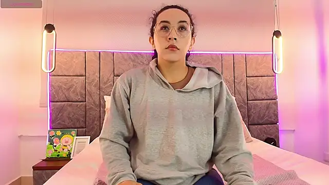 alehia cute online show from October 17, 2025, 1:25 pm